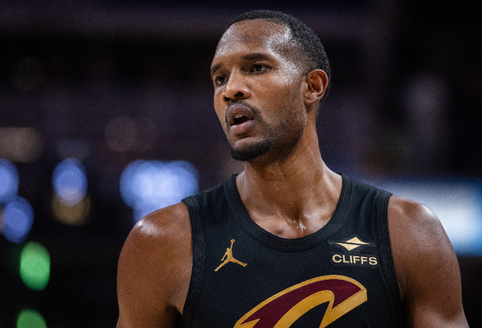 骑士2将弊端尽显！莫布利拒投还影响空间，米切尔起伏太大了！|莫布利;贾斯廷-安德森|克利夫兰骑士队|多诺万-米切尔|埃文-莫布利|NBA常规赛_新浪体育_新浪新闻